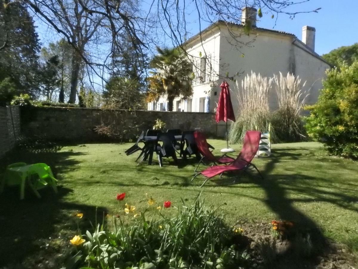 Les Demeures De La Laigne Acomodação com café da manhã Allas-Bocage Exterior foto