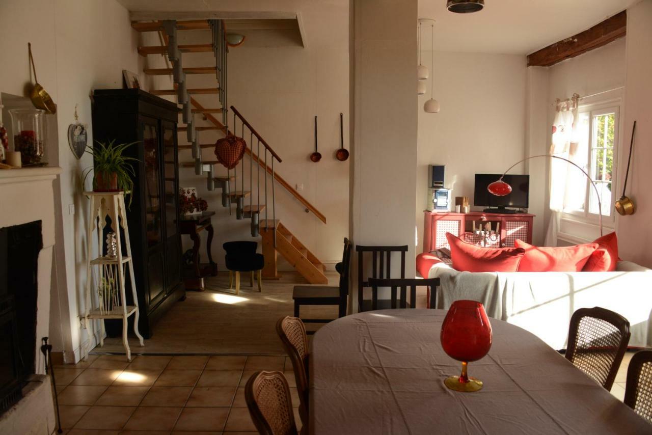 Les Demeures De La Laigne Acomodação com café da manhã Allas-Bocage Exterior foto